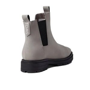 NWT Tom’s Grey Lug Boots size 9.5